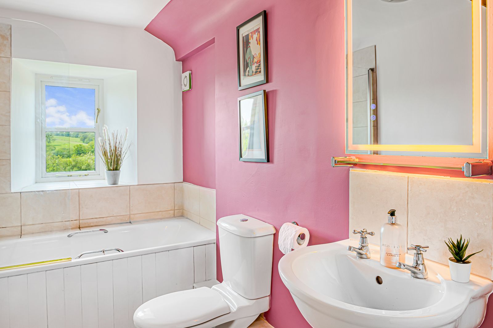 The pink room ensuite